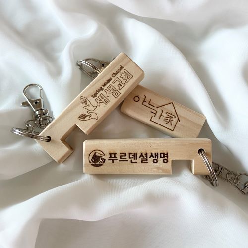 [빈체로] 휴대폰 거치대 원목 열쇠고리 [직접제작] [각인]